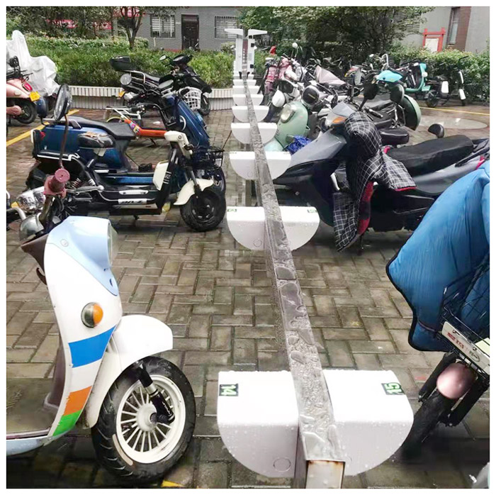 某小区地面非机动车停车区