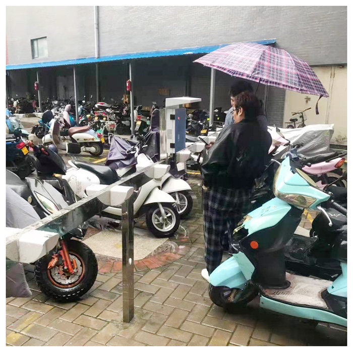 某小区电动车棚充电区域